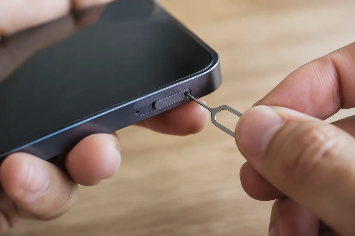 Carte SIM : cette erreur avec l'outil d'éjection peut ruiner votre téléphone